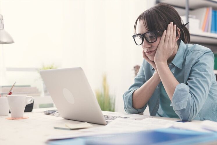 لحساب السعرات الحرارية مع التغذية المناسبة كل يوم ، حتى تحتاج إلى التفكير في العمل المكتبي